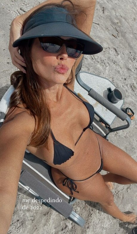 Deborah Secco photo 584