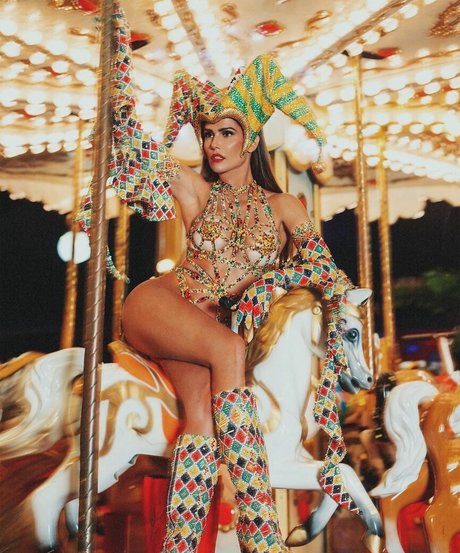 Deborah Secco photo 632