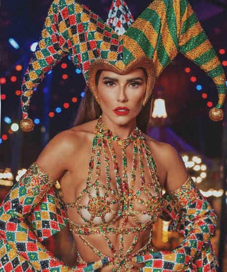 Deborah Secco photo 634