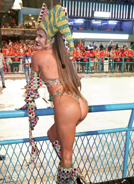 Deborah Secco photo 650