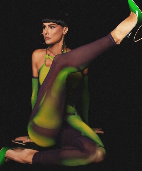 Deborah Secco photo 727