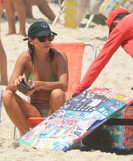 Deborah Secco photo 827