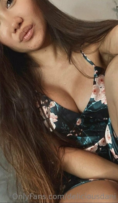 DeliciousDani photo 31