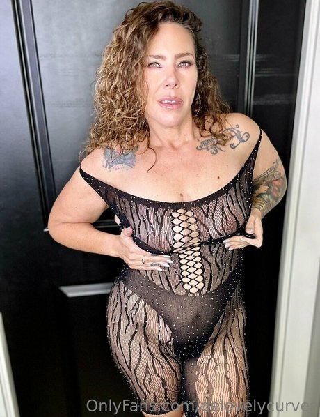 Delovelycurves photo 368