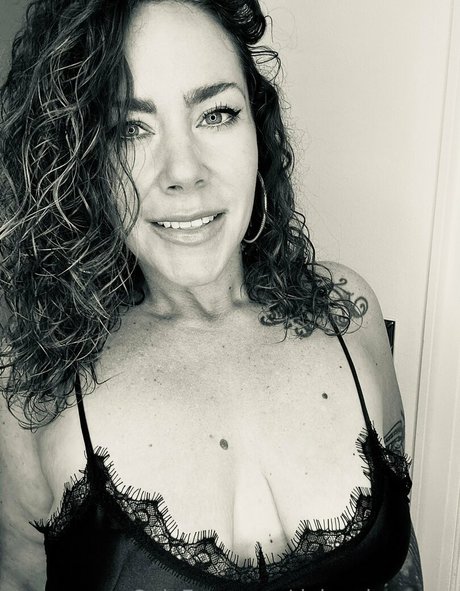 Delovelycurves photo 480