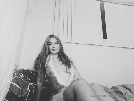 Delphine photo 27
