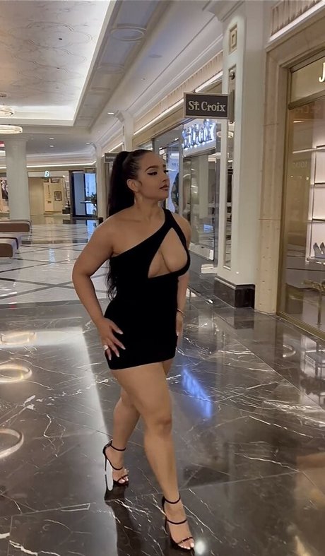 Demetria Obilor photo 19