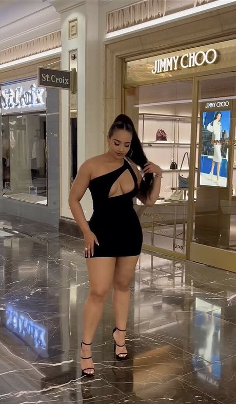 Demetria Obilor photo 23