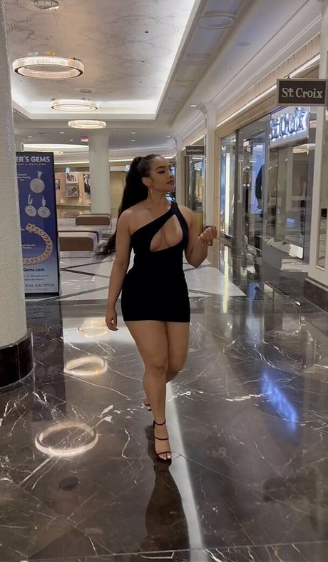 Demetria Obilor photo 30