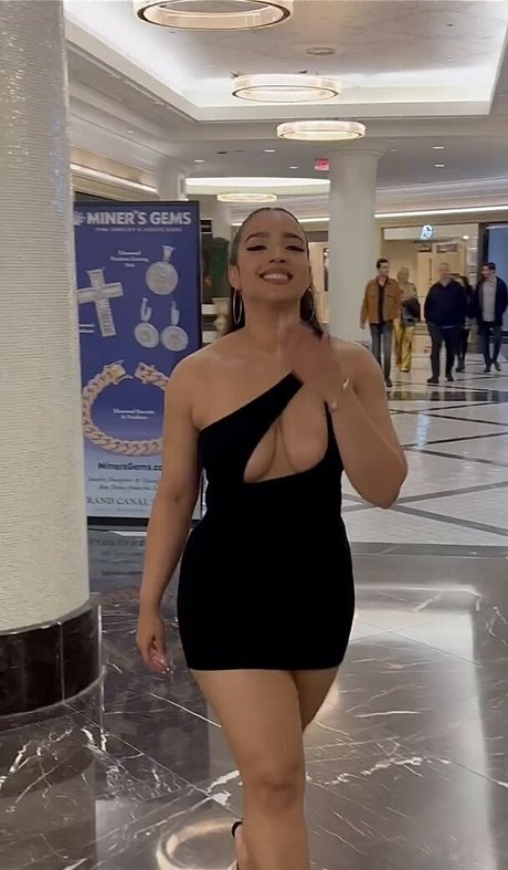 Demetria Obilor photo 37