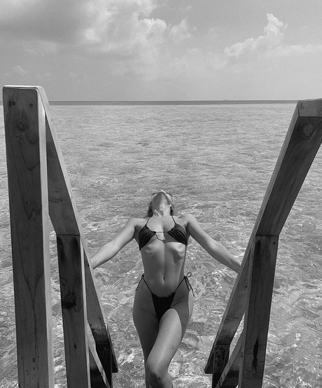 Demi Rawling photo 28