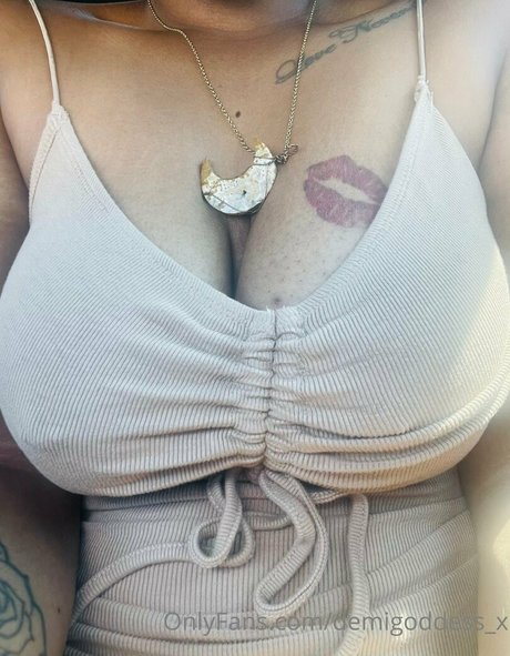 Demigoddess_x photo 4