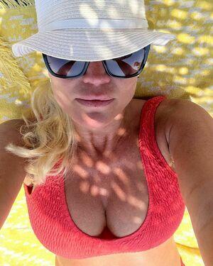 Denise Van Outen photo 52