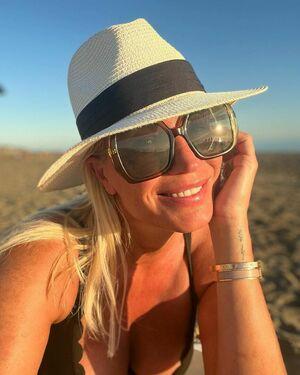 Denise Van Outen photo 78