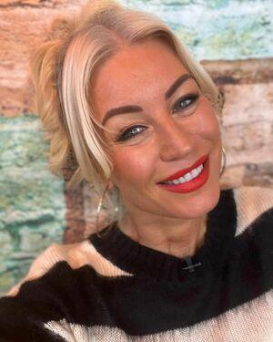 Denise Van Outen photo 108