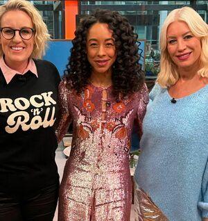 Denise Van Outen photo 185