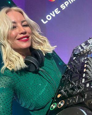 Denise Van Outen photo 205