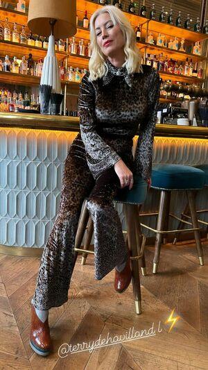Denise Van Outen photo 216