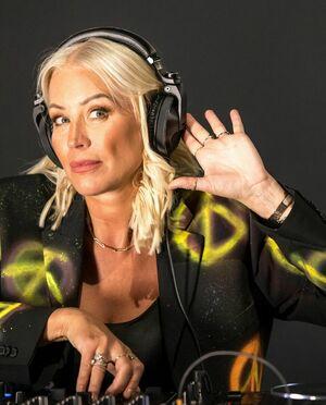 Denise Van Outen photo 294