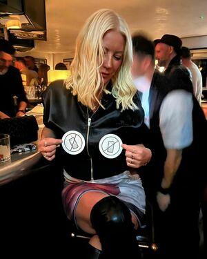 Denise Van Outen photo 319