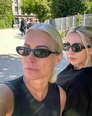 Denise Van Outen photo 329