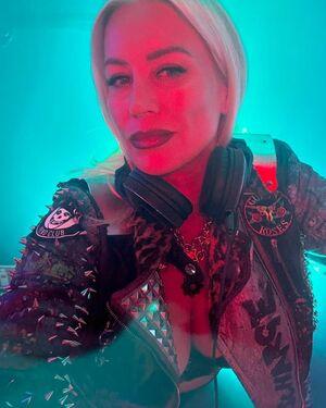 Denise Van Outen photo 337