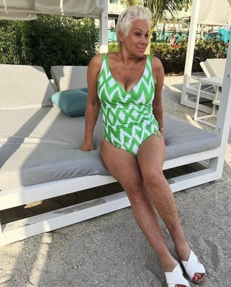 Denise Welch photo 7