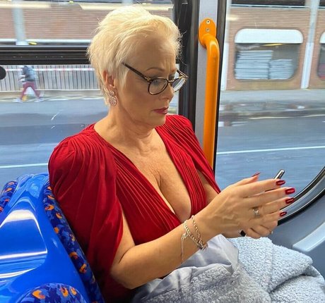 Denise Welch photo 8