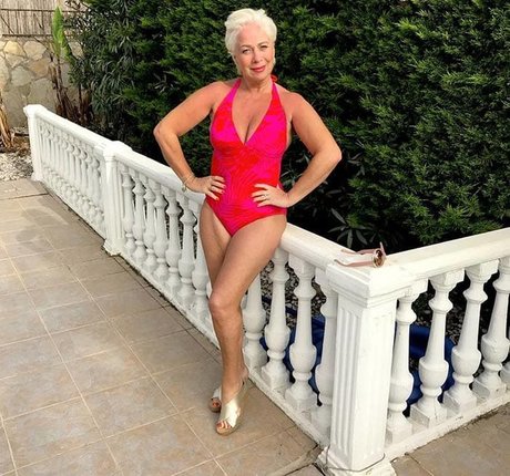 Denise Welch photo 13