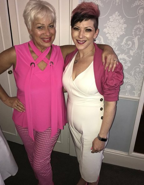 Denise Welch photo 14