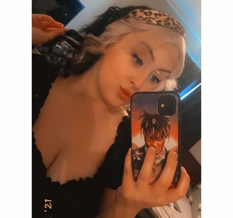 Destinee C photo 17