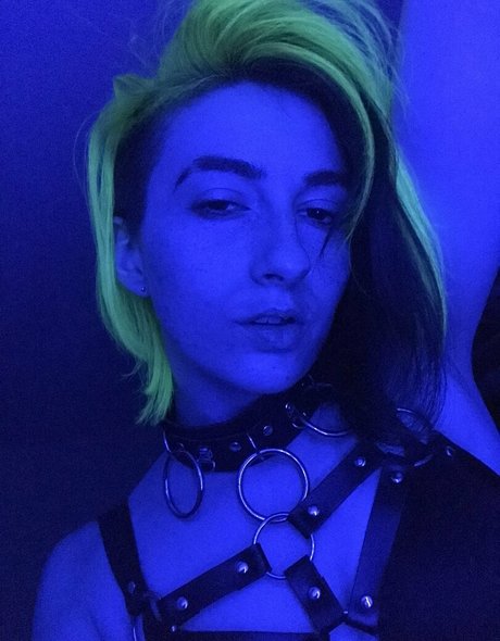 Deviouslilwolf photo 13