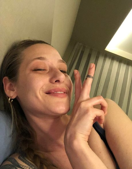 Dina Lewd photo 29
