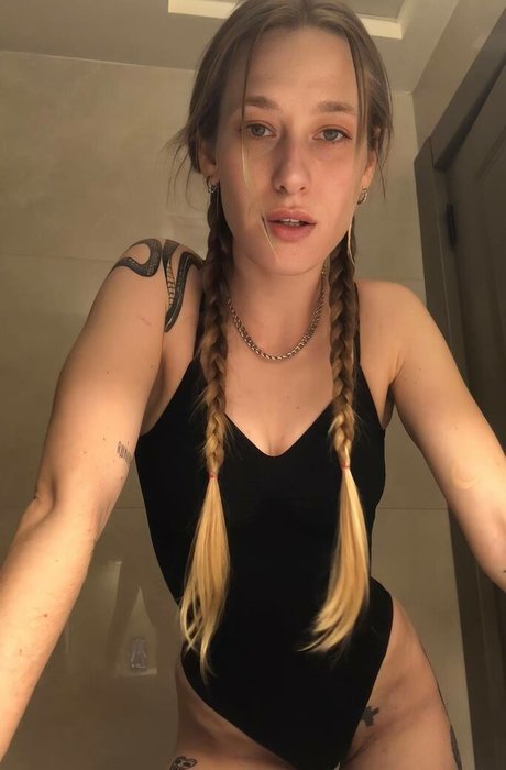 Dina Lewd photo 33