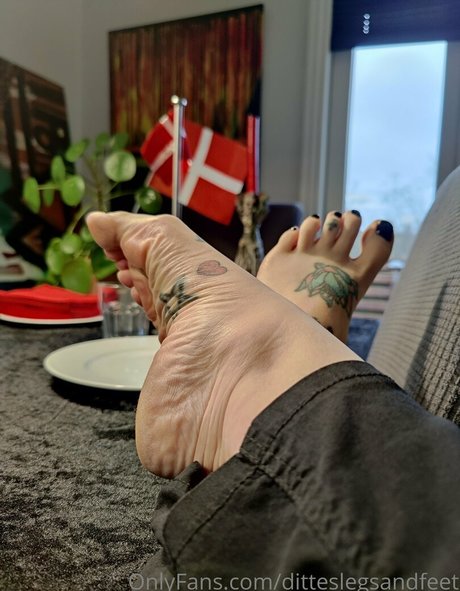 Ditteslegsandfeet photo 100