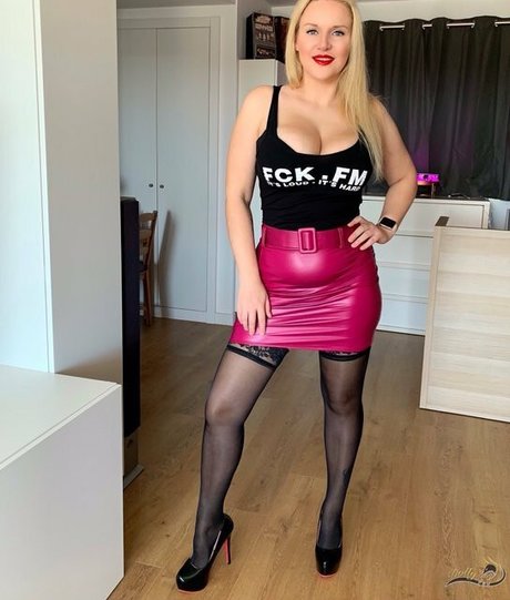 Dolly Fox photo 3