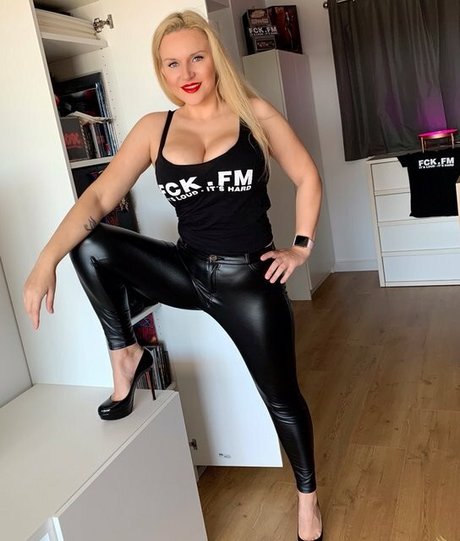 Dolly Fox photo 4