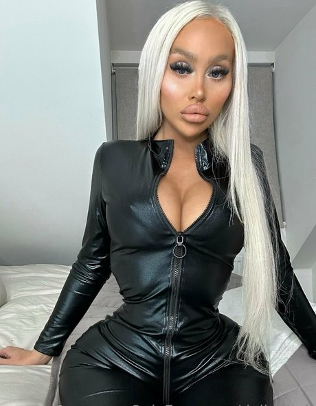 Dollybitch photo 187