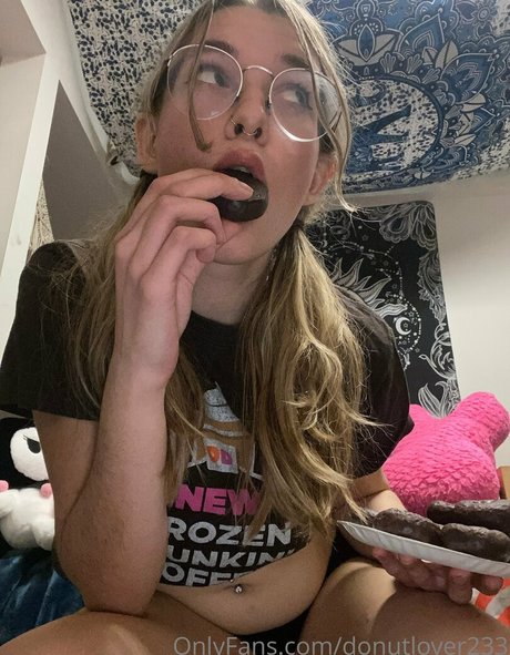 Donutlover233 photo 20