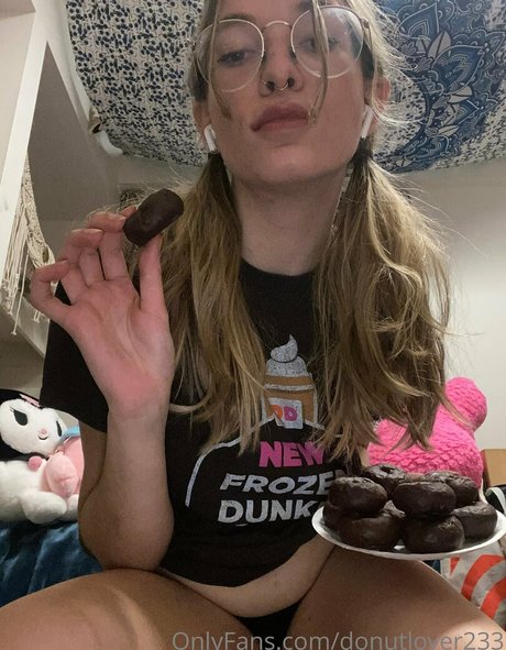 Donutlover233 photo 28