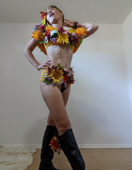 Dr Lindsey Doe photo 2