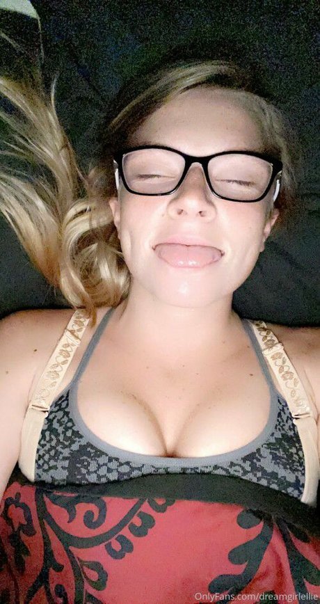 Dream Girl Ellie photo 36