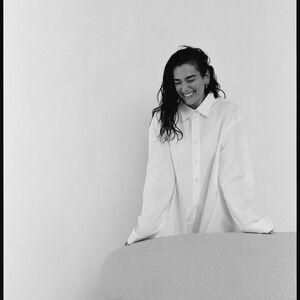 Dua Lipa photo 1976