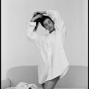Dua Lipa photo 1977