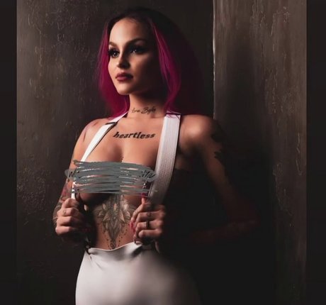 Dzsenifer Vajai photo 21