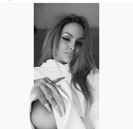 Dzsenifer Vajai photo 23