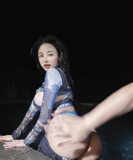 E__luda_glamorous photo 4