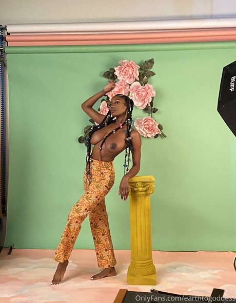 Earthtogoddess photo 2