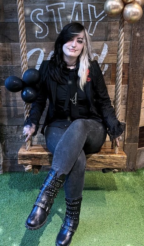 Easygoinggoth photo 2