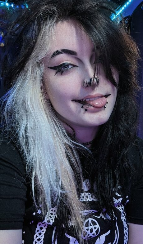 Easygoinggoth photo 3